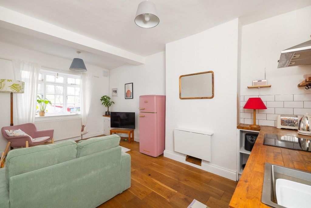 Property photo 3 of 17 Char6245.Jpg