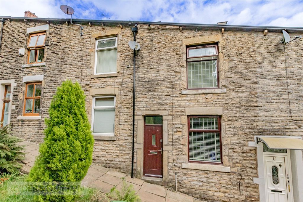 Property photo 1 of 17 Front