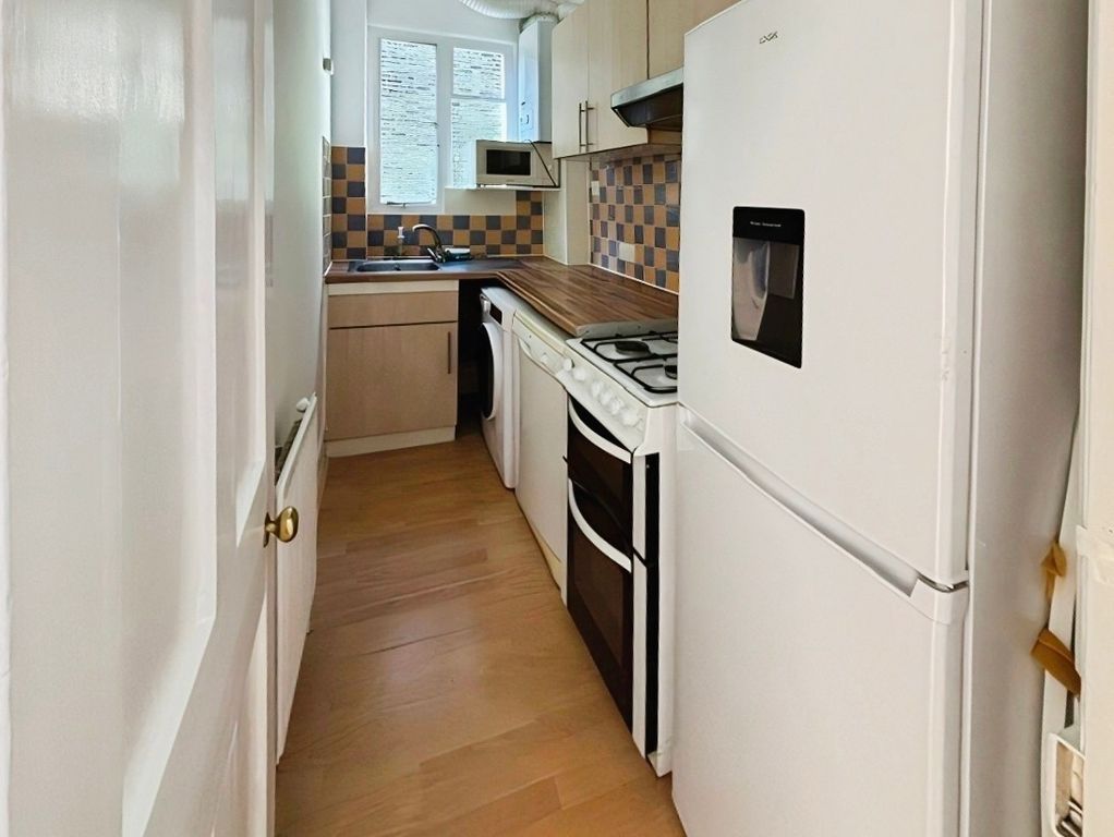 Property photo 2 of 6 Kitchen