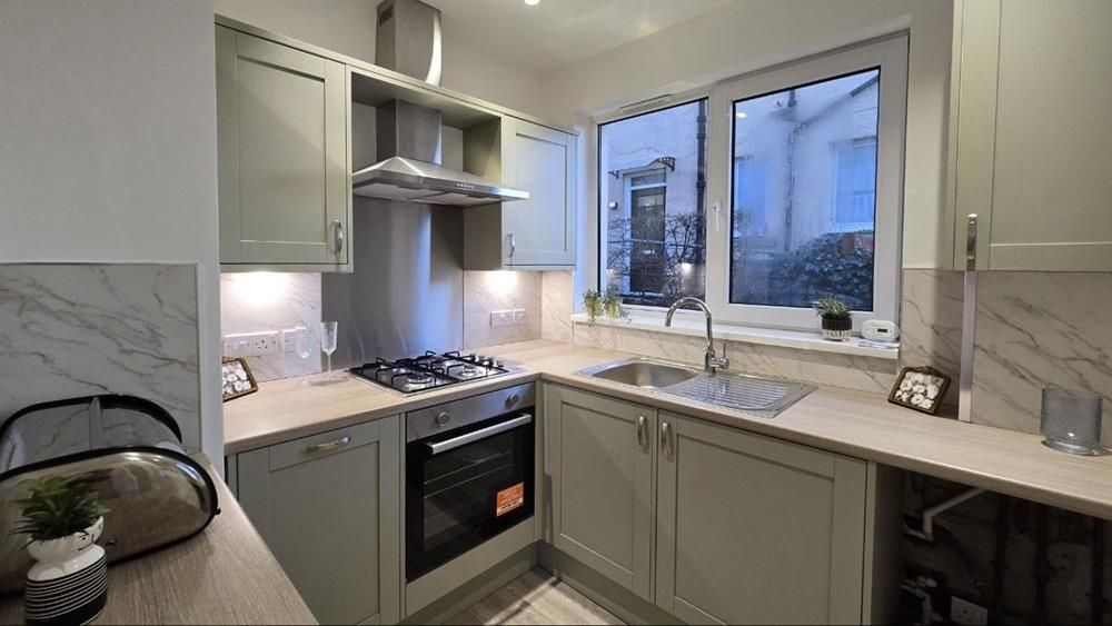 Property photo 1 of 10 Kitchen