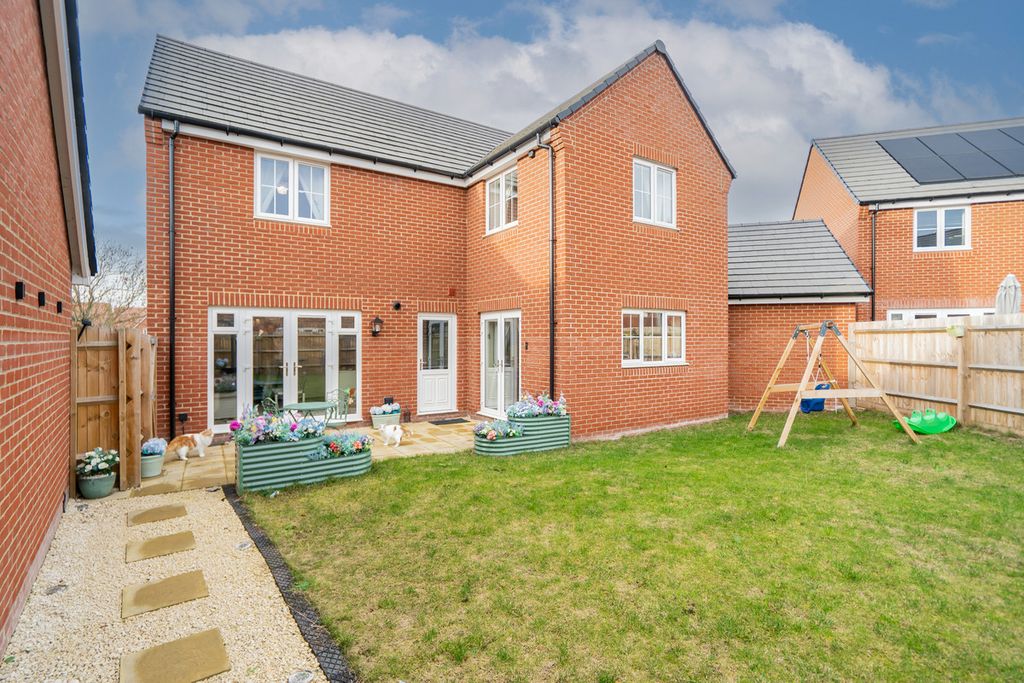 Property photo 2 of 23