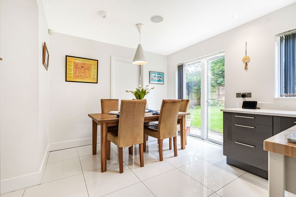 Property photo 2 of 31