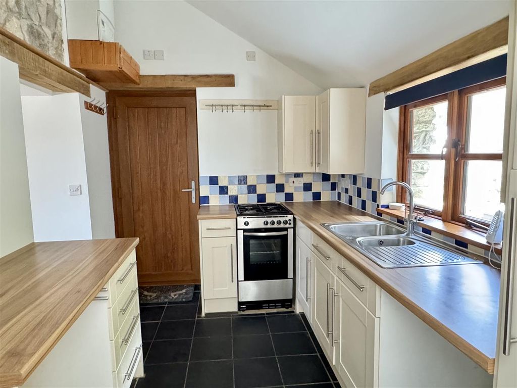 Property photo 3 of 27 Kitchen