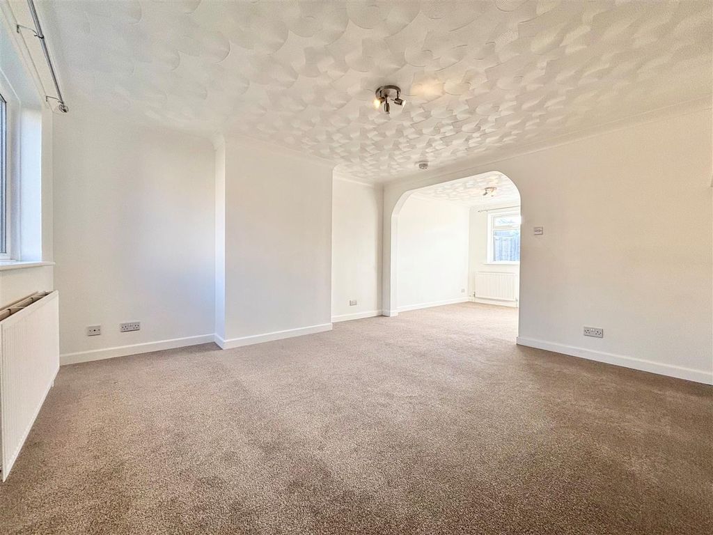 Property photo 3 of 18 Living/Dining Room