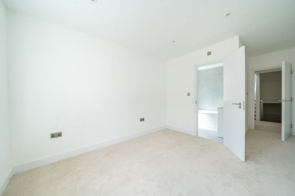Property photo 2 of 12 Picture No. 03