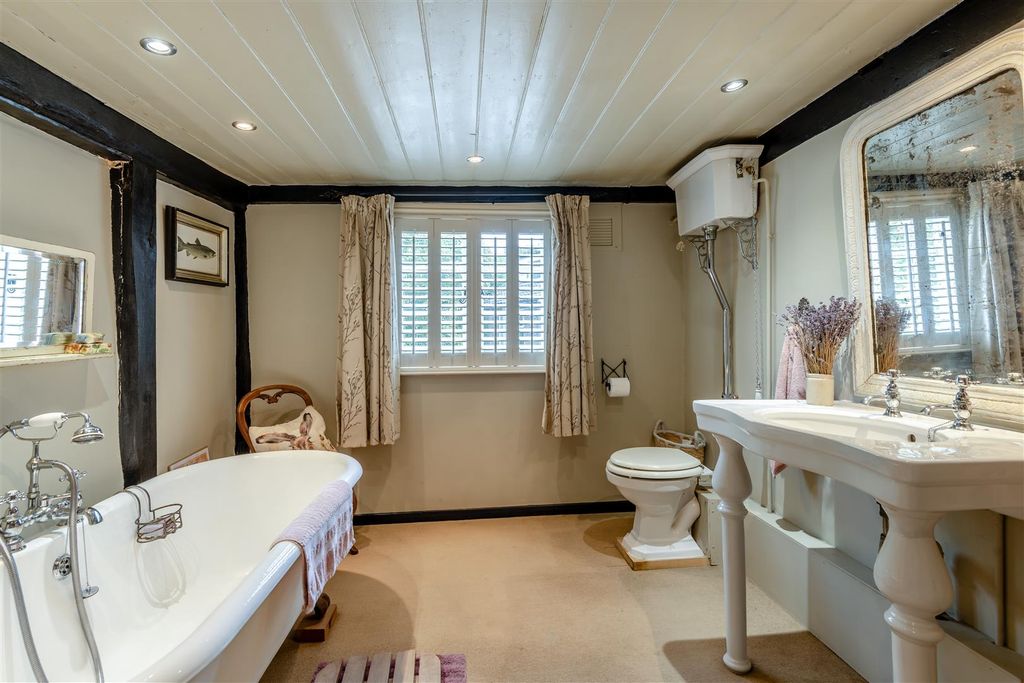 Property photo 2 of 28 Family Bathroom