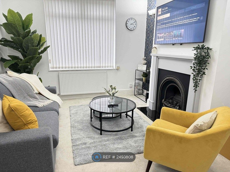 Property photo 3 of 20 Living Room