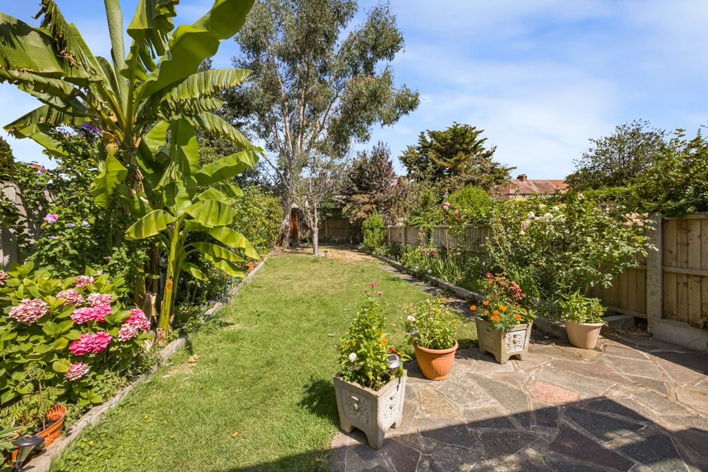Property photo 1 of 16 41 Brancaster Road -019