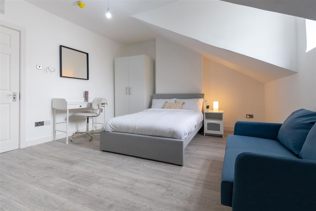 Property photo 1 of 6 Studio Double Room  (1 Of 1).Jpg