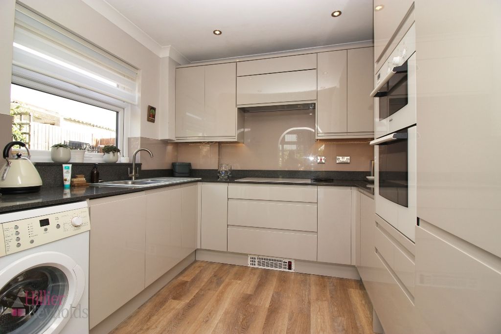 Property photo 3 of 16 Kitchen