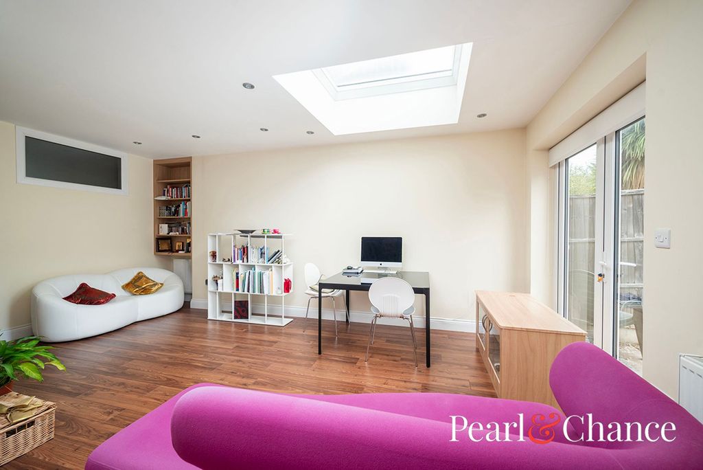 Property photo 1 of 12