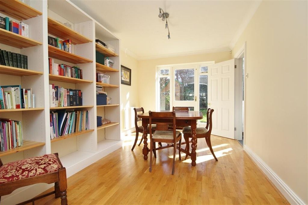 Property photo 2 of 11 Dinning Room