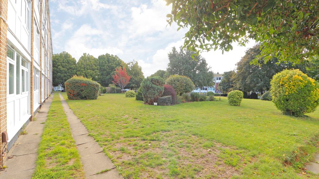 Property photo 3 of 13 Communal Garden