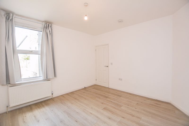 Property photo 3 of 14 Photo 8