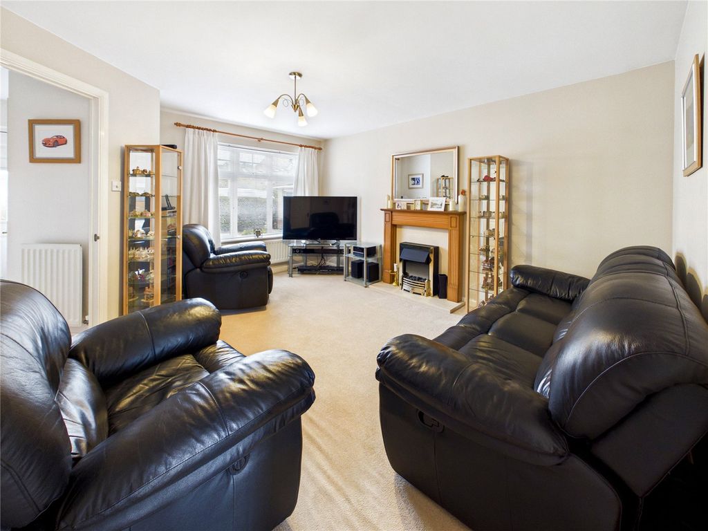Property photo 2 of 17 Lounge