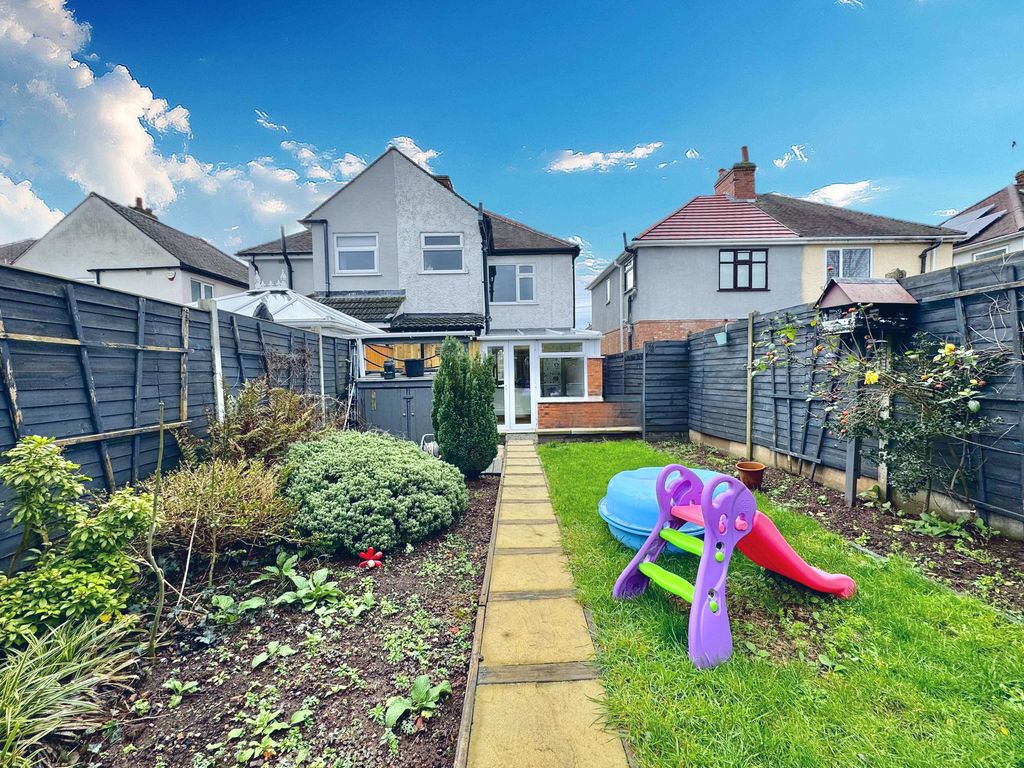 Property photo 2 of 27 Garden