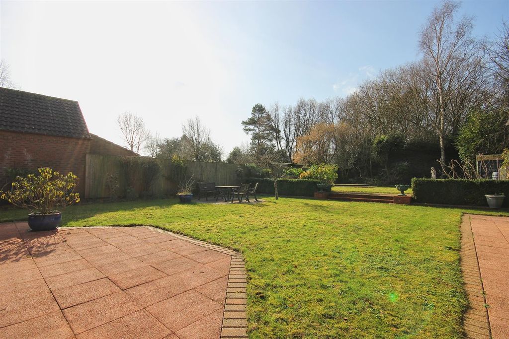 Property photo 2 of 29 Outside