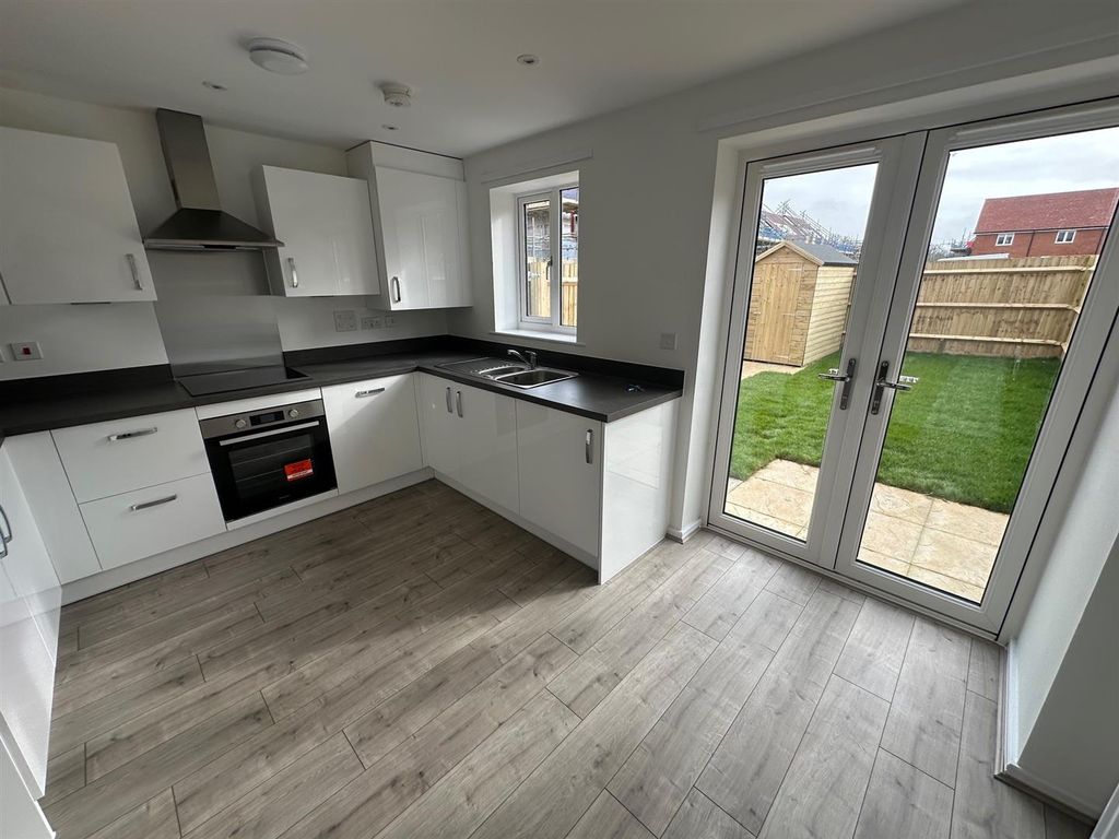 Property photo 3 of 9 Pill Hill Kirchen.Jpg