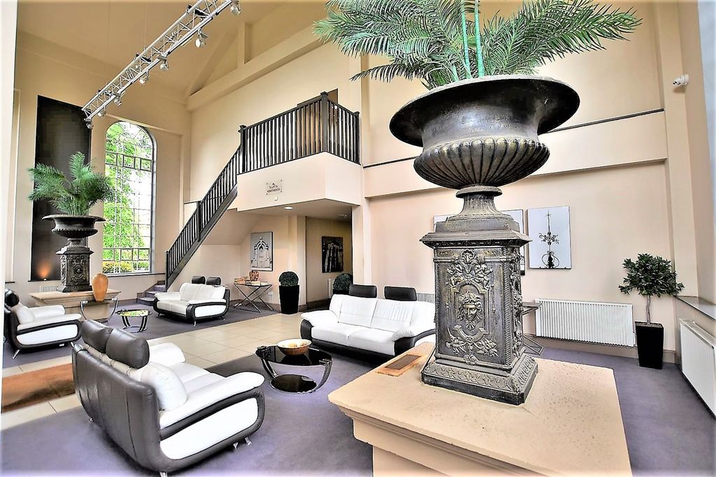 Property photo 2 of 17 Communal Reception Hall