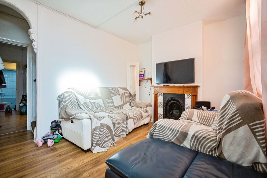 Property photo 2 of 10 Lounge