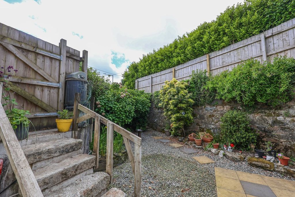 Property photo 2 of 29