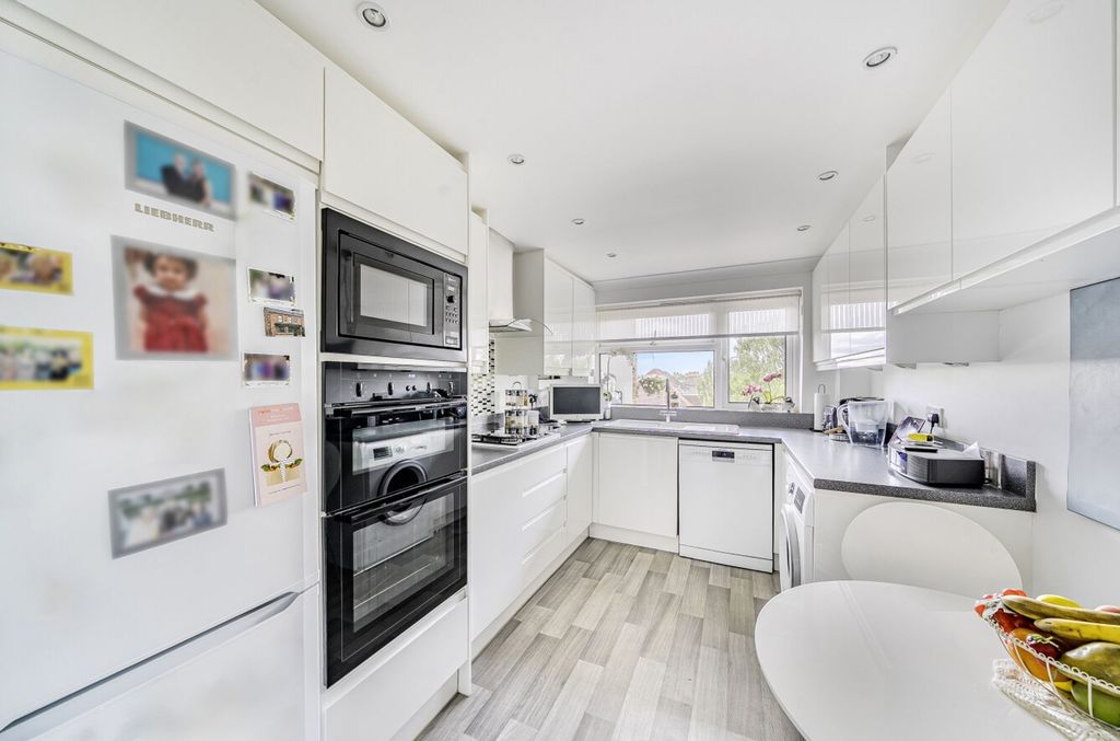 Property photo 1 of 19 1-1349381-2-68c14...
