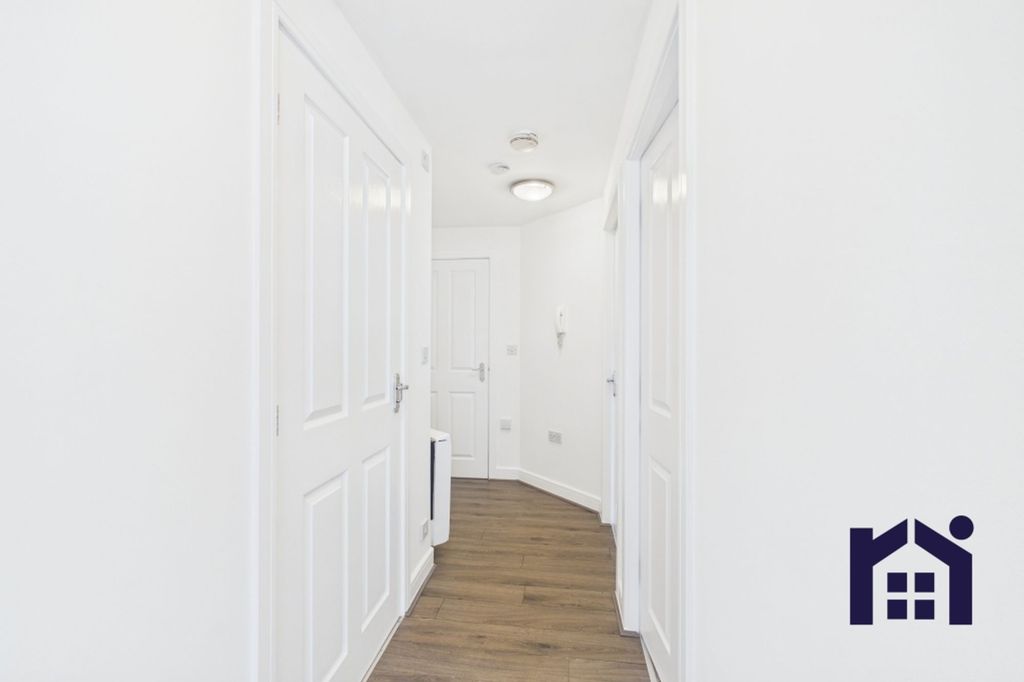 Property photo 3 of 13 Hallway