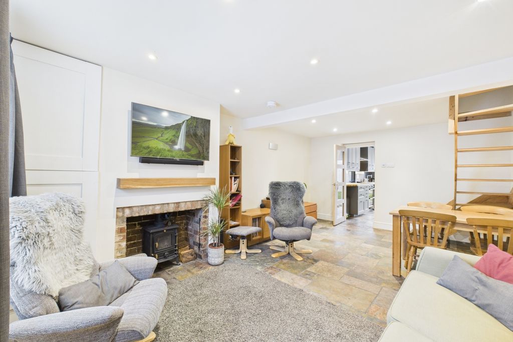 Property photo 1 of 11 Lounge Diner 2