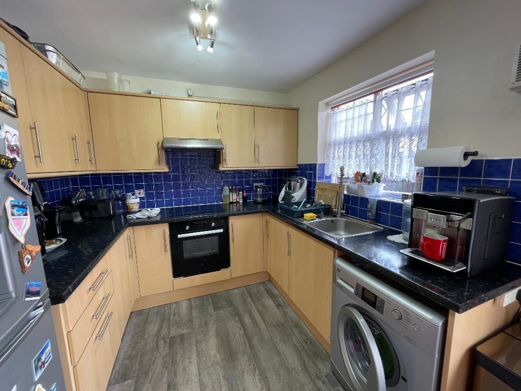Property photo 2 of 7 Kitchen