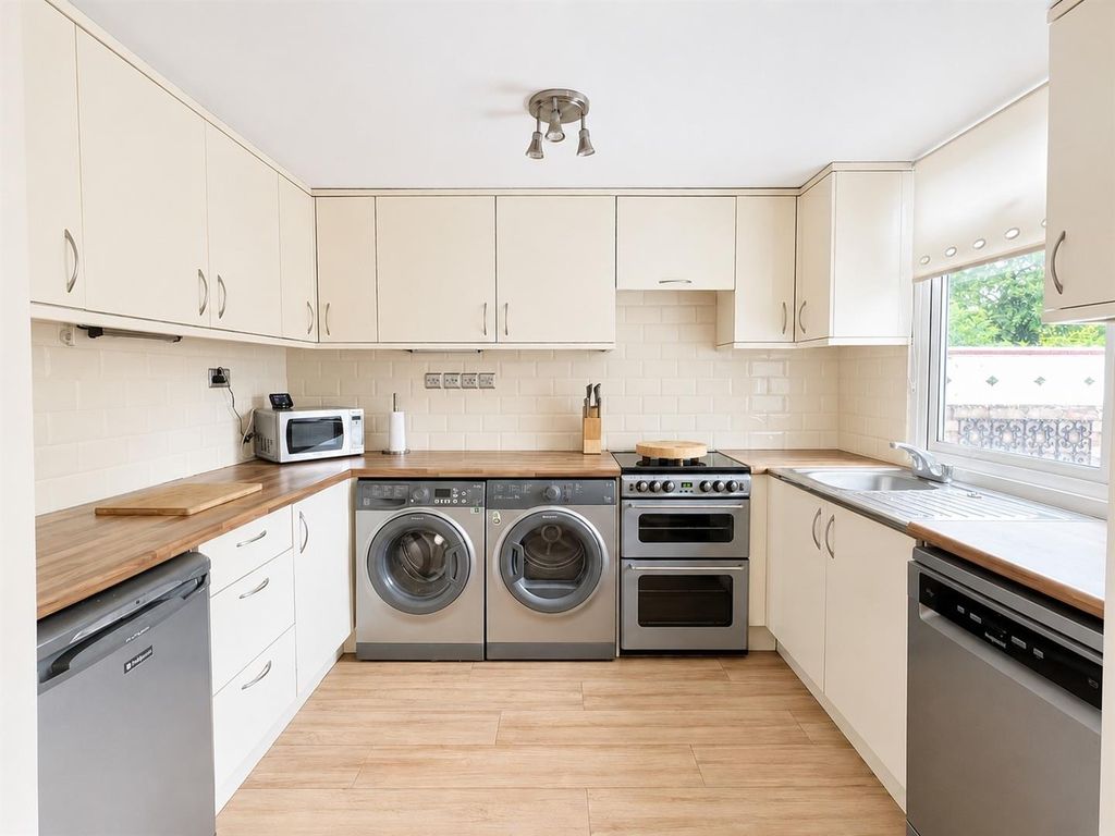 Property photo 2 of 15 Kitchen