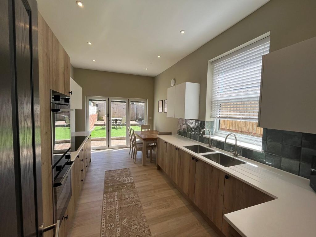 Property photo 1 of 14 Kitchen 3.Jpg