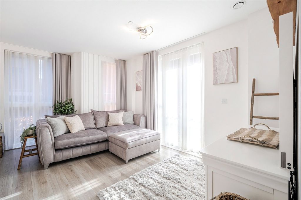 Property photo 2 of 17 Picture No. 12