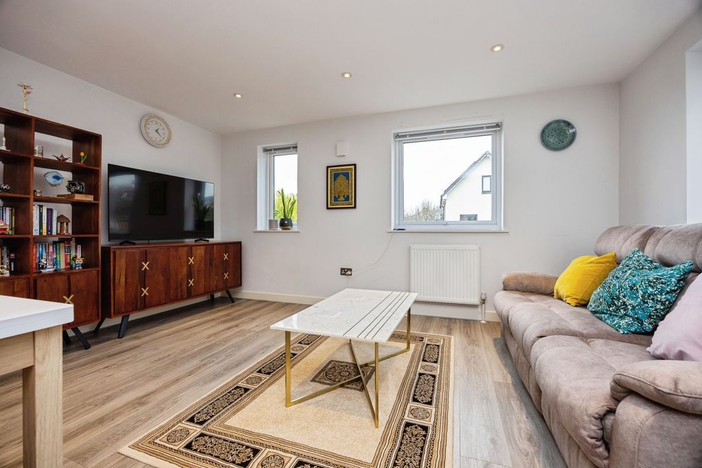 Property photo 2 of 10 Pbox-Img.Jpg