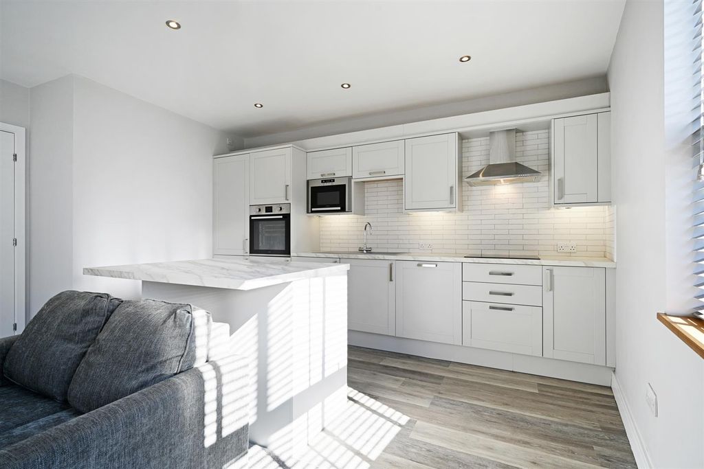 Property photo 3 of 15 Living Kitchen