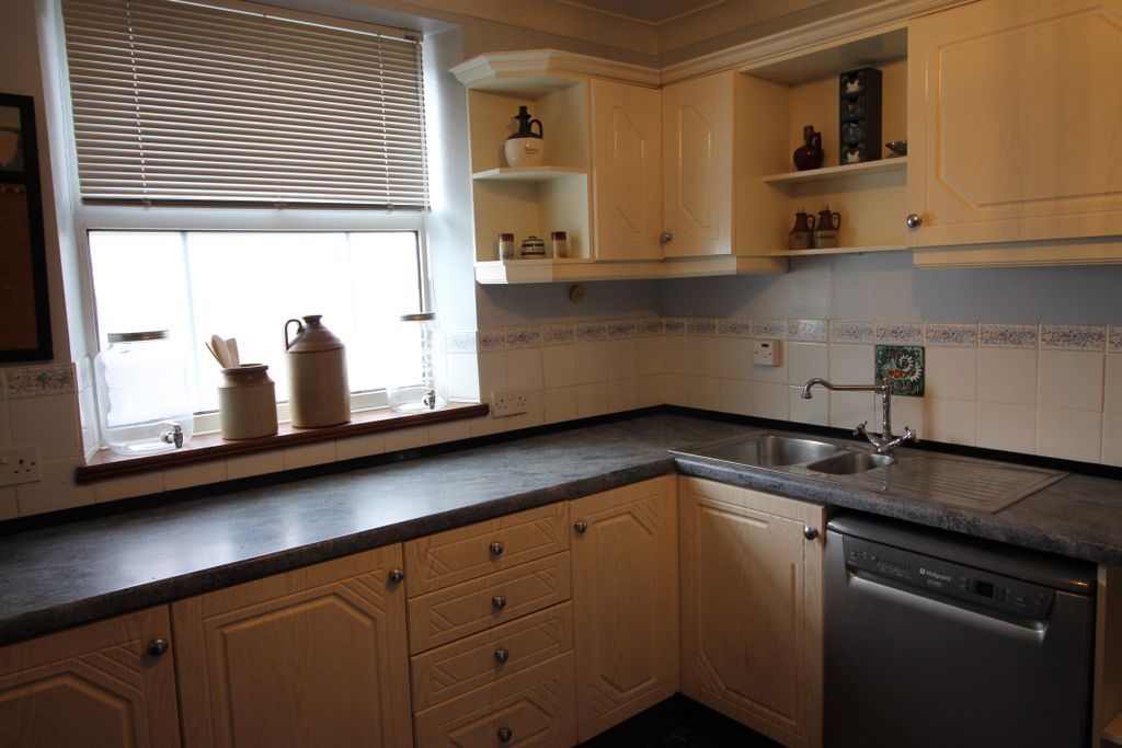 Property photo 3 of 16 Photo 8