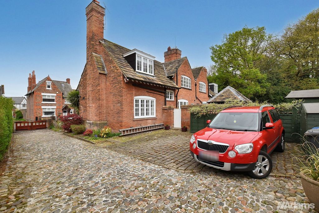 Property photo 2 of 39