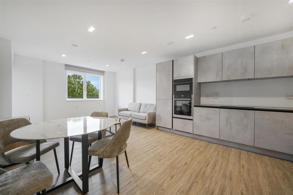 Property photo 1 of 13 Flat10~2.Jpg