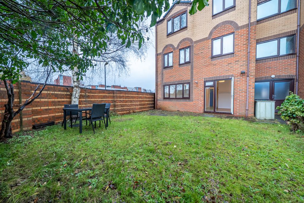 Property photo 2 of 15 Dsc06339-Hdr