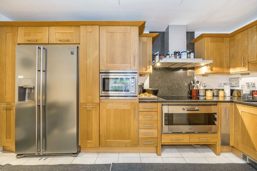 Property photo 2 of 11