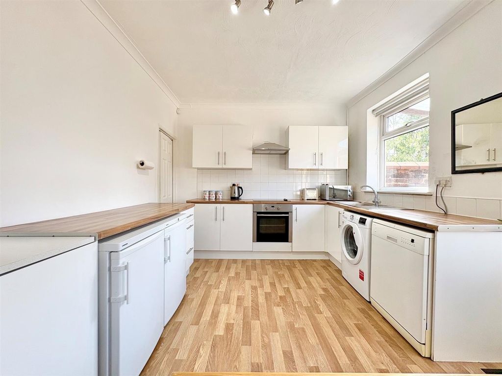 Property photo 3 of 11 Kitchen.Jpg