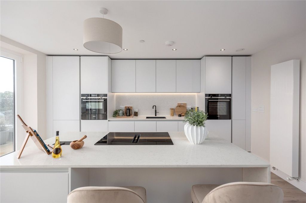 Property photo 3 of 14 Living/Kitchen