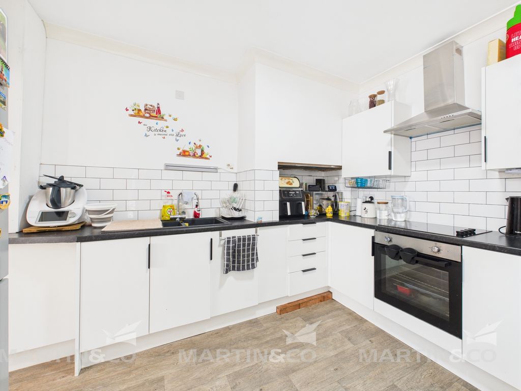 Property photo 2 of 8 Cam02406G0-Pr0464-Still002