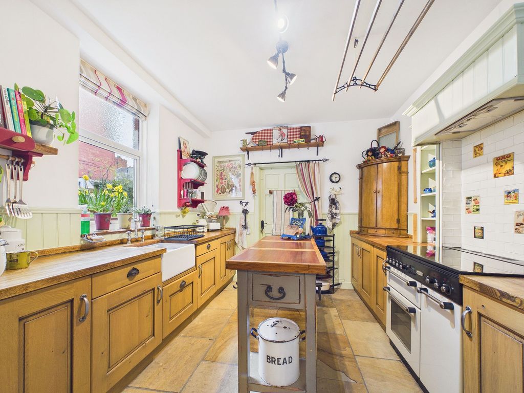 Property photo 3 of 14 Kitchen