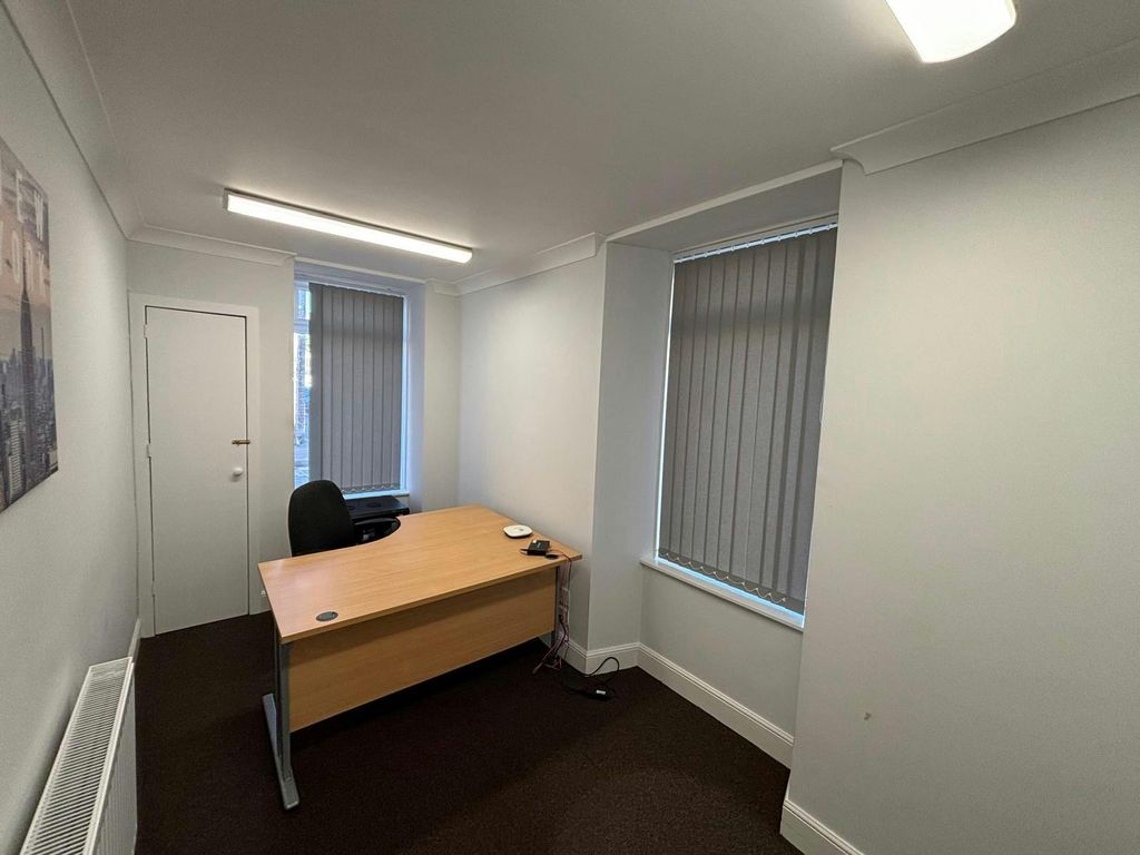 Property photo 3 of 5 70 Back Sneddon Street