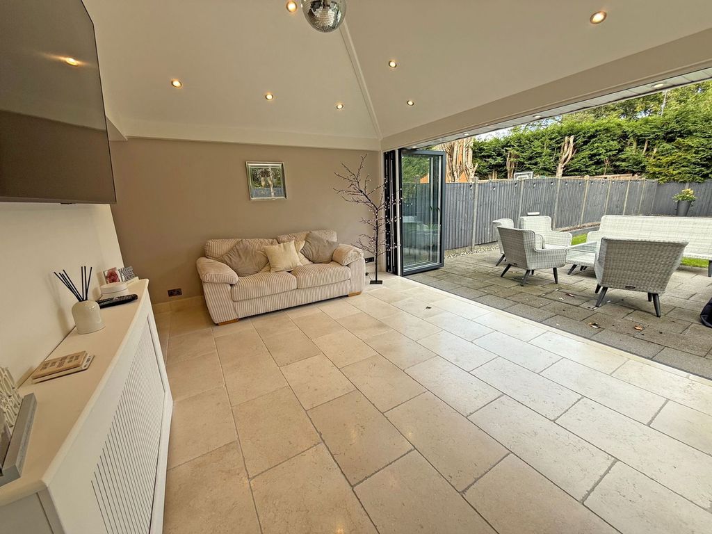 Property photo 3 of 40