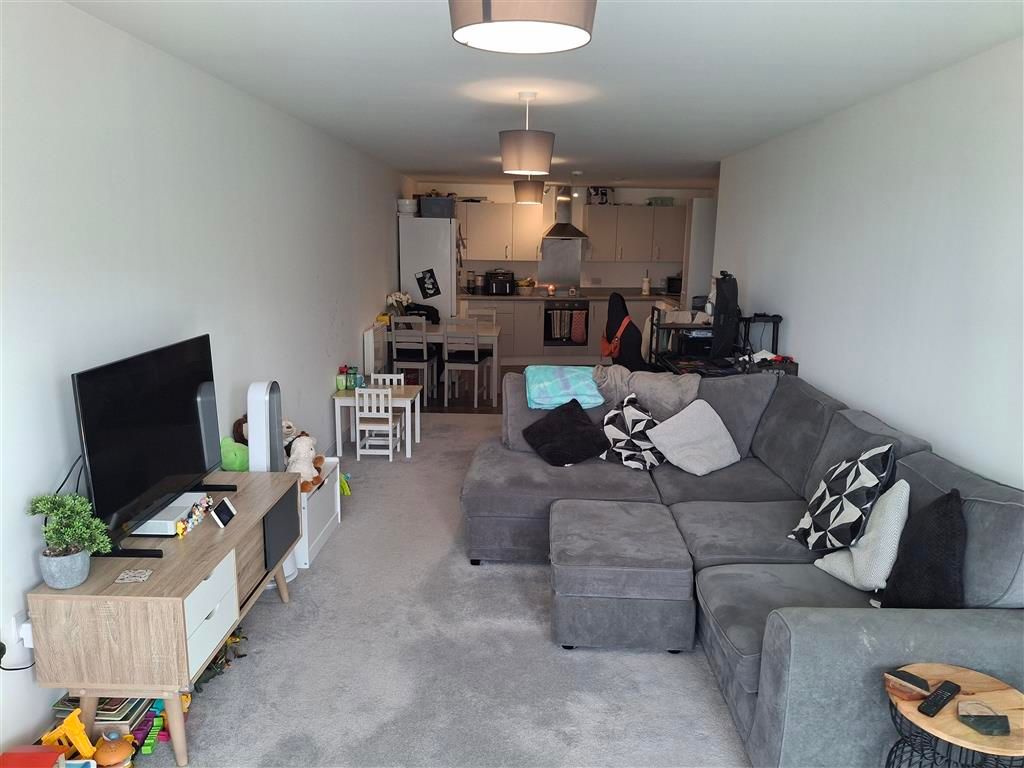 Property photo 3 of 6 Lounge