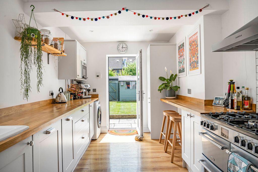 Property photo 3 of 20 Kitchen