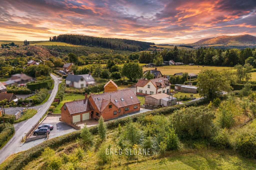 Property photo 1 of 26 Long Hope Dram Sky