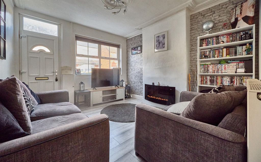 Property photo 3 of 11 Lounge To Front