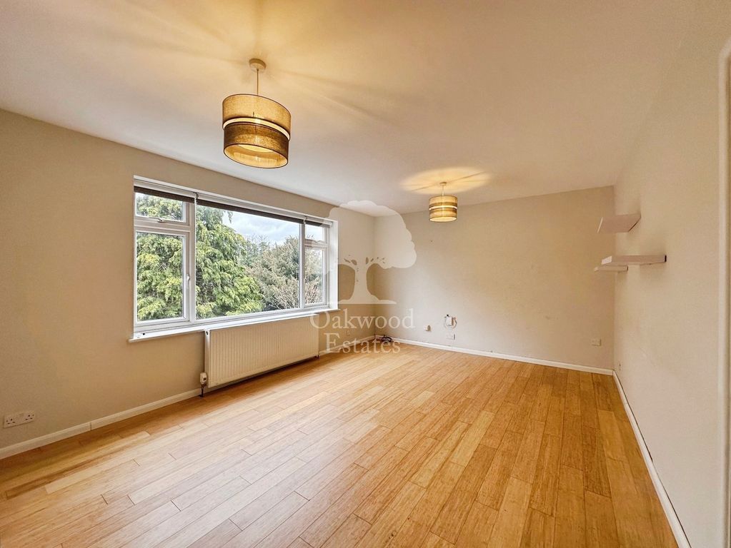 Property photo 2 of 17 Lounge